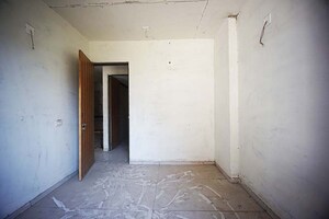 Room in 3 BHK Apartment at Narol – for Sale