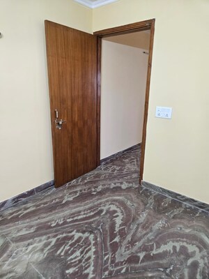 Room in 1 BHK Builder Floor at Sector Swarn Nagri – for Rent