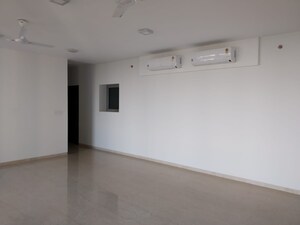3 BHK Apartment For Rent in Oberoi Realty Esquire, Goregaon East