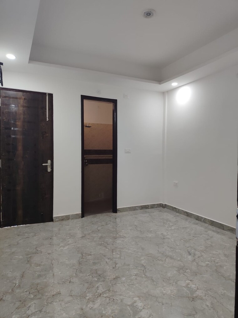 Room, avs-tower 2 Bedroom 1050 Sq.Ft. Builder Floor In Sector 73 Noida 10496690