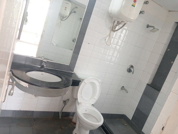 Bathroom, bestech-park-view-city-1 3.5 Bedroom 1776 Sq.Ft. Apartment In Sector 48 Gurgaon 10496684