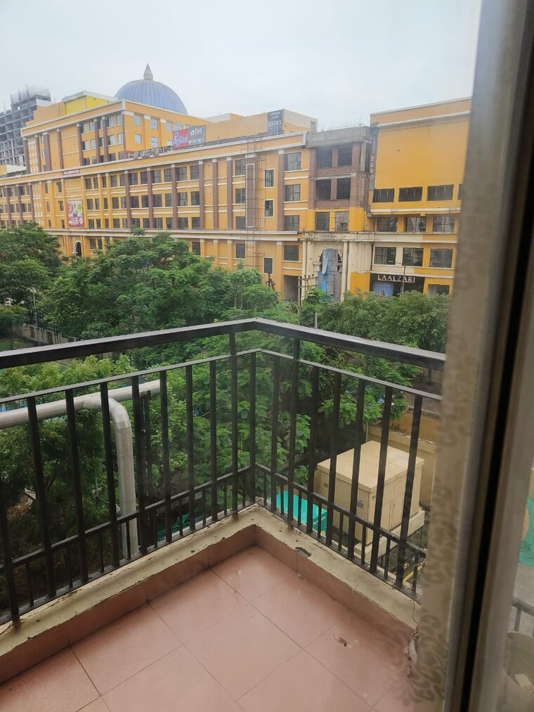 Balcony, maxblis-grand-wellington 1 Bedroom 615 Sq.Ft. Apartment In Sector 75 Noida 10496702