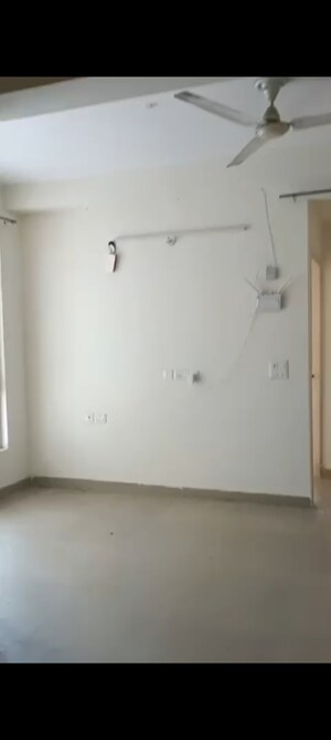 Room in  Apartment at Radicon Vedantam, Sector 16c Greater Noida – for Rent