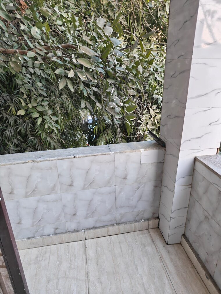 Balcony, aghapur 3 Bedroom 220 Sq.Mt. Builder Floor In Aghapur Noida 10496747