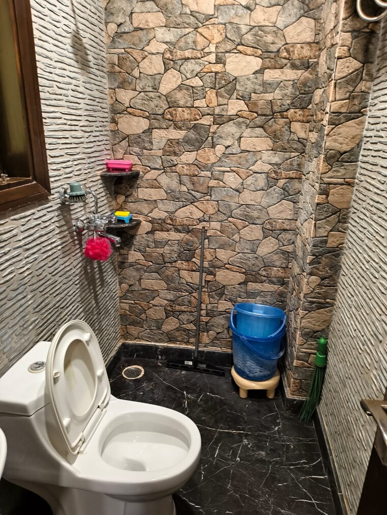 Bathroom, palam-vihar-residents-association 2 Bedroom 1680 Sq.Ft. Builder Floor In Palam Vihar Gurgaon 10496744