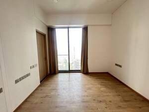 Room in 5 BHK Apartment at Rustomjee Crown, Prabhadevi – for Rent