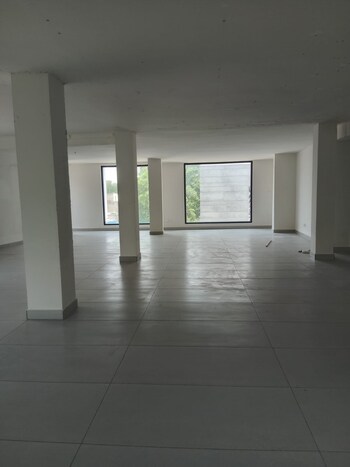 Showroom for Rent in Mansarover Garden, Delhi