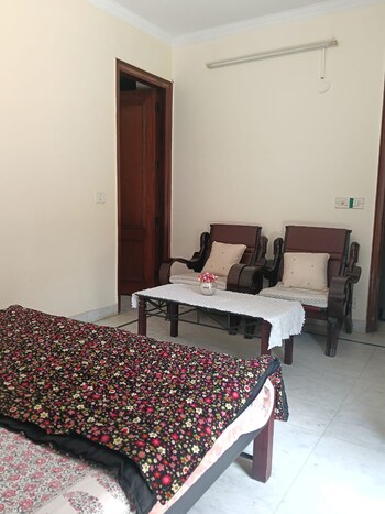 2 BHK Builder Floor for Rent in Greater Kailash ii, Delhi