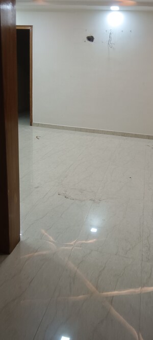 1 RK Builder Floor For Rent in Sector 9
