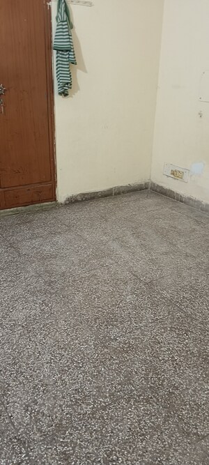 1 RK Builder Floor For Rent in Sector 10
