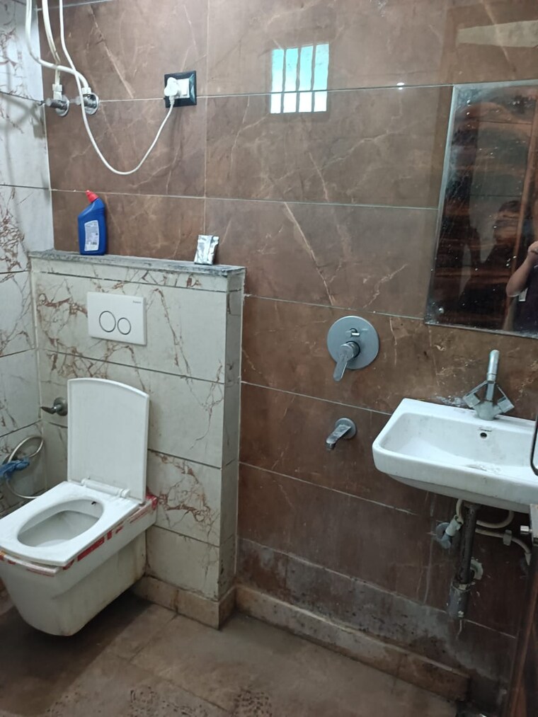 Bathroom, sewak park 2 Bedroom 540 Sq.Ft. Builder Floor In Sewak Park Delhi 10506764