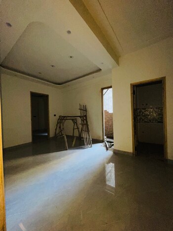 2 BHK Builder Floor for Sale in Sector 73, Noida