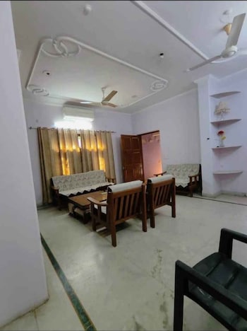 2 BHK Builder Floor for Rent in Malviya Nagar, Delhi