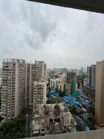 Rustomjee Summit