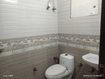 2 BHK Builder Floor for Sale in Shakti Khand, Ghaziabad