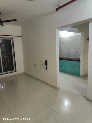 Room in 2 BHK Apartment at Shraddha Pinnacle, Vikhroli East – for Rent