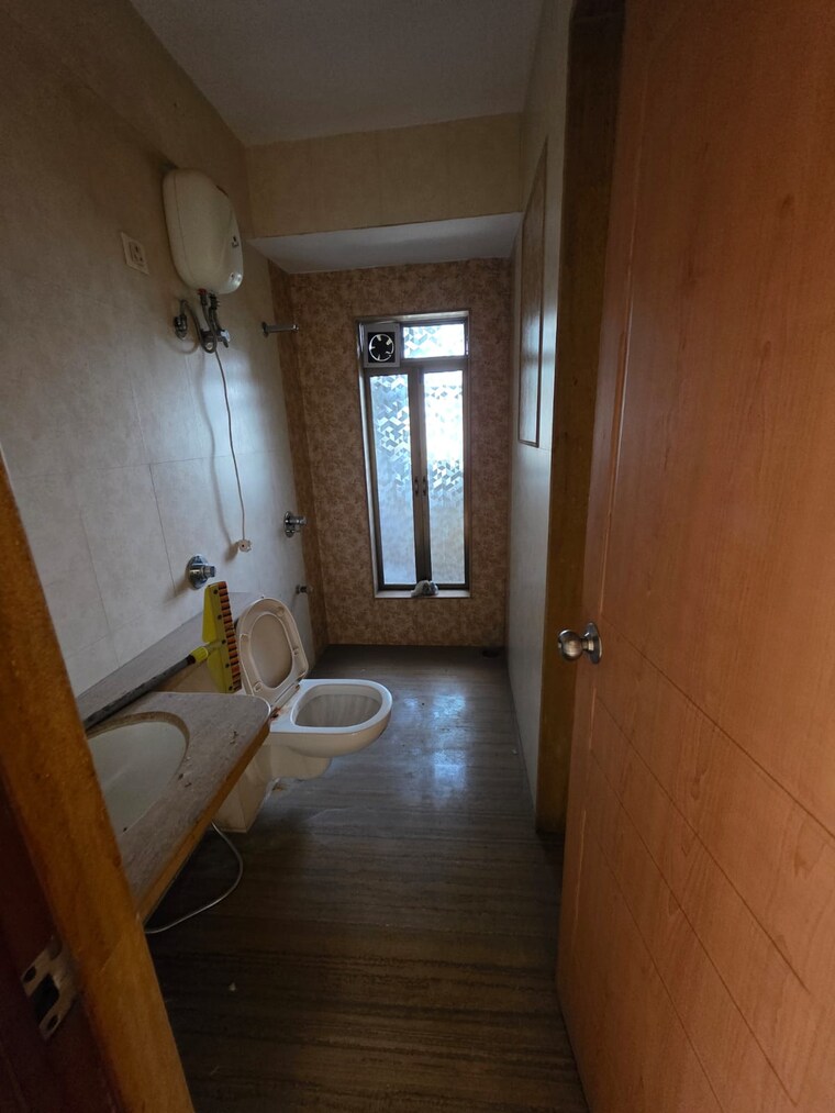Bathroom, chembur 3 Bedroom 1200 Sq.Ft. Apartment In Chembur Mumbai 10515387
