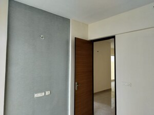 Room in 2.5 BHK Apartment at Mahagun Mirabella, Sector 79 – for Rent