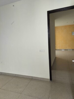 Room in 2.5 BHK Apartment at Mahagun Mirabella, Sector 79 – for Rent