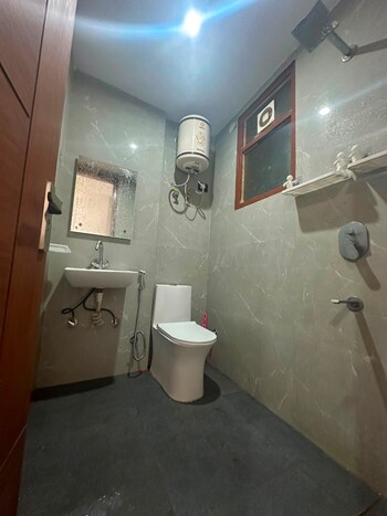 1 BHK Builder Floor for Rent in Freedom Fighters Enclave, Delhi