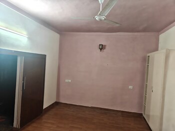 3 BHK Builder Floor for Rent in Model Town, Delhi