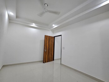 1 BHK Builder Floor for Rent in Freedom Fighters Enclave, Delhi