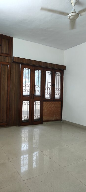 3 BHK Flat for Sale in Vasant Kunj, Delhi