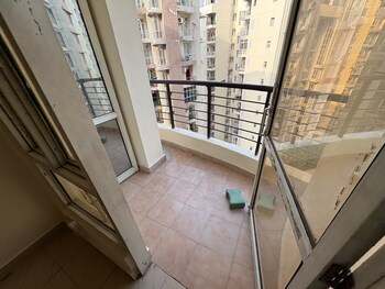 Supertech Czar Suites