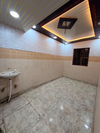 1 BHK Builder Floor for Rent in Rohini Sector 5, Delhi