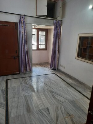 Room in 5 BHK Independent House at Sector 33 – for Sale