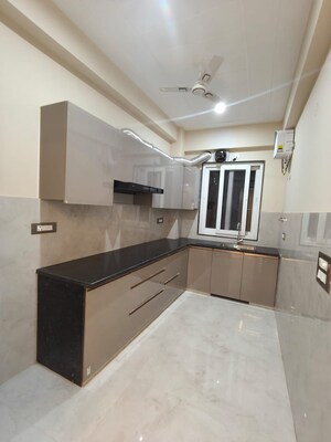 Kitchen in 2 BHK Builder Floor at Ardee Mall, Sector 52 – for Rent