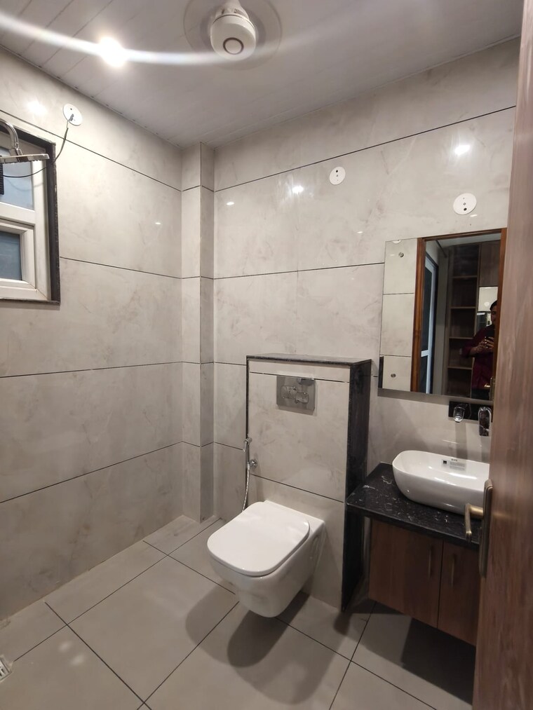 Bathroom, ardee-mall 2 Bedroom 1000 Sq.Ft. Builder Floor In Sector 52 Gurgaon 10531256