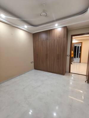 Room in 2 BHK Builder Floor at Ardee Mall, Sector 52 – for Rent
