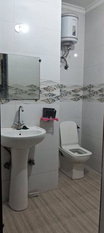 2.5 BHK Flat for Rent in Sarita Vihar, Delhi