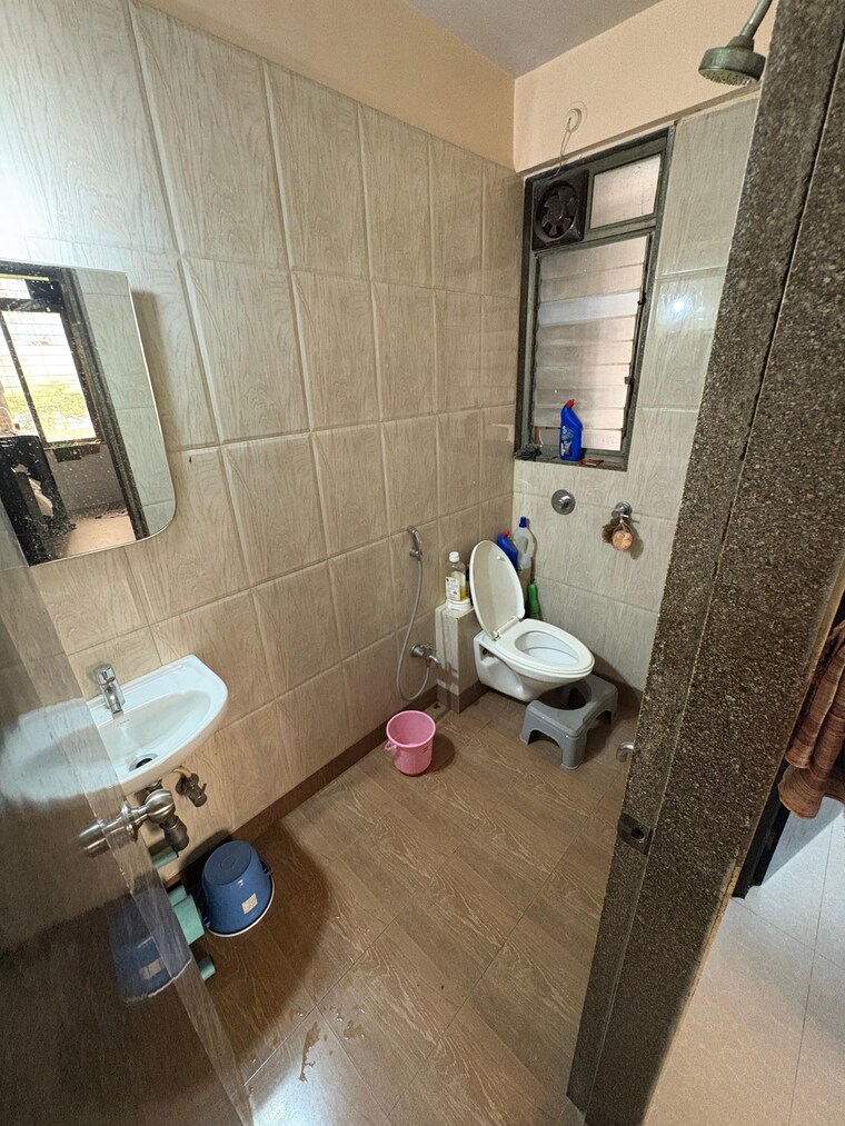 Bathroom, gurukrupa-raj-hills 1 Bedroom 418 Sq.Ft. Apartment In Borivali East Mumbai 10536031