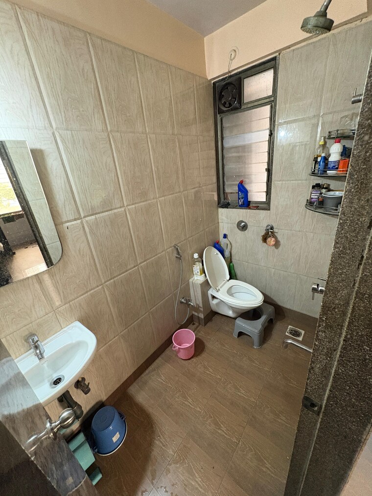 Bathroom, gurukrupa-raj-hills 1 Bedroom 418 Sq.Ft. Apartment In Borivali East Mumbai 10536031