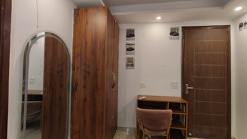 2 BHK Builder Floor for Rent in Kasarvadavali, Thane