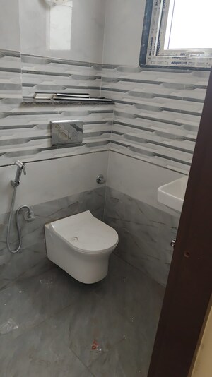 Bathroom in 2 BHK Builder Floor at Sector 40 – for Rent