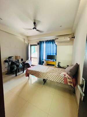 Bedroom in 2 BHK Builder Floor at Sector 40 – for Rent