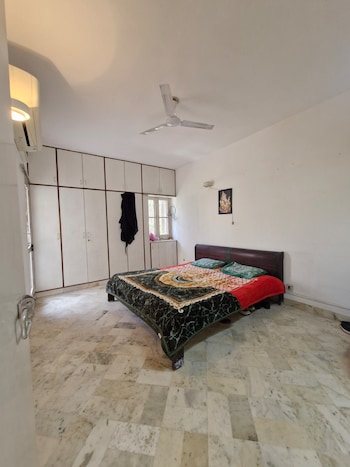 2 BHK Builder Floor for Rent in Panchsheel Park, Delhi