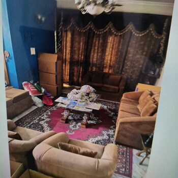 3 BHK Flat for Rent in Vasundhara Enclave, Delhi