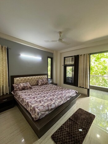 Vipul Square