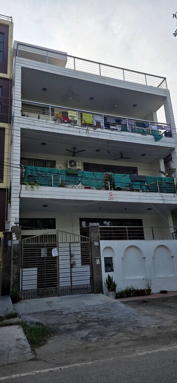 2 BHK House for Rent in Sector 46, Noida