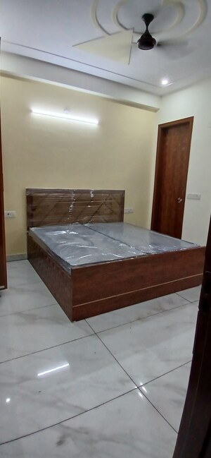 Furnished Amenities in 1 RK Builder Floor at Hong Kong Bazaar, Sector 57 – for Rent