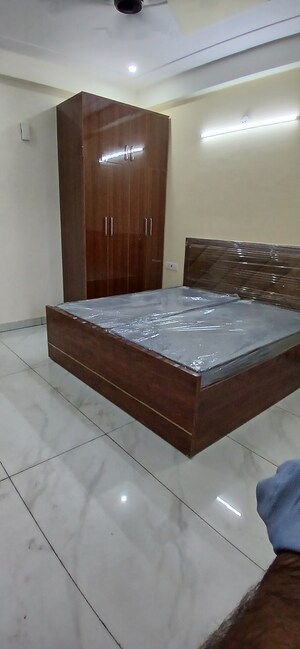 Furnished Amenities in 1 RK Builder Floor at Hong Kong Bazaar, Sector 57 – for Rent