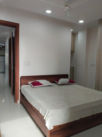 3 BHK Builder Floor for Rent in Dwarka Mor, Delhi