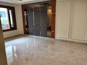 Room in 2 BHK Builder Floor at Sector 52 – for Rent