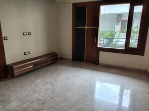 Room in 3 BHK Builder Floor at Sector 52 – for Rent