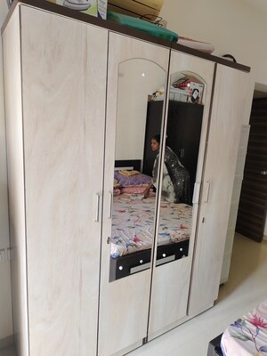 Furnished Amenities in 2 BHK Apartment at Jagdale Velvet, Vartak Nagar – for Rent