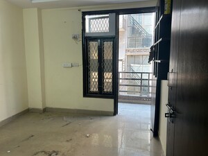 Room in 2 BHK Apartment at Saket – for Rent